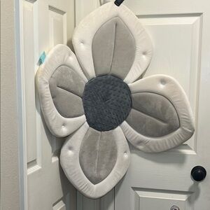 Blooming Bath Gray and White Cushion